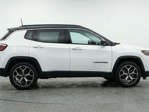 Used 2025 Jeep Compass Limited image 11
