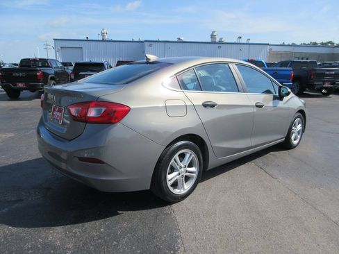 Used 2017 Chevrolet Cruze LT w/ Convenience Package FWD image 6