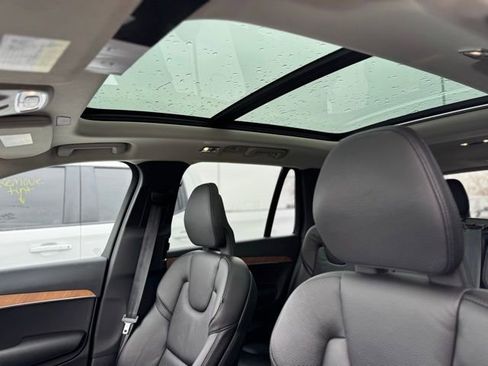 Used 2021 Volvo XC90 T6 Momentum image 11