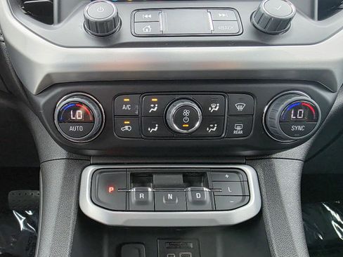 Used 2023 GMC Acadia SLT image 21