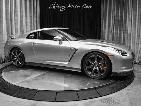 Used 2009 Nissan GT-R Premium AWD/4WD image 6