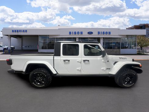 Used 2025 Jeep Gladiator Willys image 2