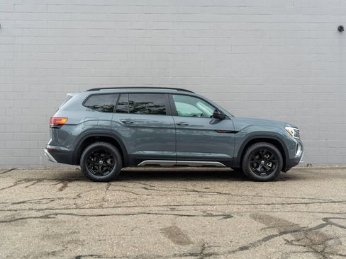 Certified 2026 Volkswagen Atlas Peak Edition AWD/4WD image 7