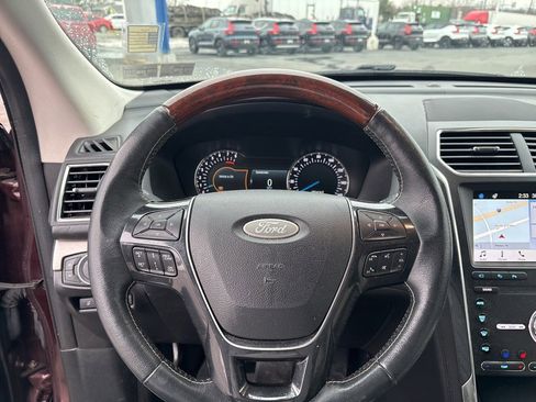 Used 2019 Ford Explorer Platinum image 19