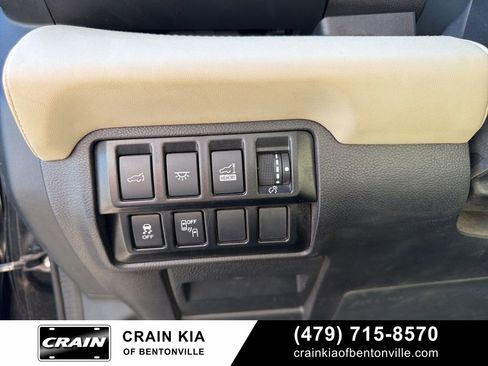 Used 2022 Subaru Ascent Limited w/ Technology Package image 12