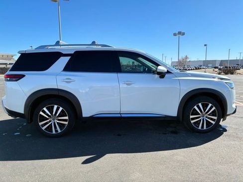 Used 2024 Nissan Pathfinder Platinum w/ Cargo Package image 7