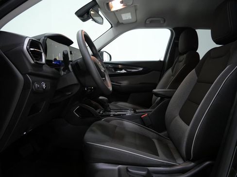 Used 2025 Chevrolet TrailBlazer LT FWD image 12