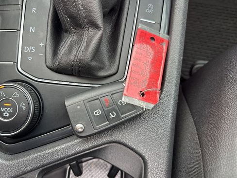 Used 2020 Volkswagen Tiguan SE w/ Panoramic Sunroof Package image 36