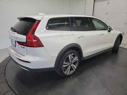 Used 2025 Volvo V60 B5 Cross Country Plus AWD/4WD image 9