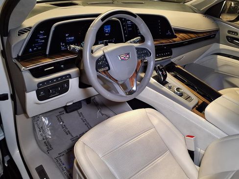 Certified 2023 Cadillac Escalade Sport Platinum w/ LPO, ONYX Package AWD/4WD image 3