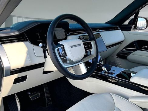 Used 2025 Land Rover Range Rover SE image 15
