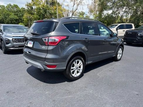 Used 2017 Ford Escape SE w/ Equipment Group 201A FWD image 6
