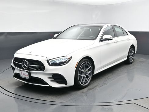 Used 2021 Mercedes-Benz E 350 4MATIC Sedan w/ Premium Package image 23