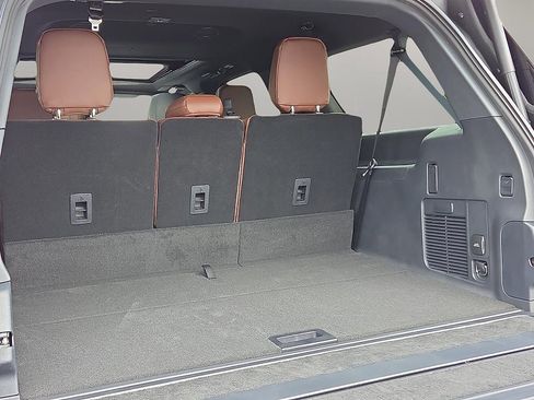 New 2026 Lincoln Navigator L Reserve AWD/4WD image 9