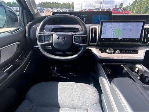 Certified 2025 Ford Expedition Active RWD image 5