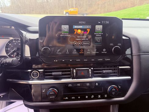 Used 2024 Nissan Pathfinder SL AWD/4WD image 21