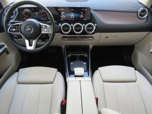 Certified 2023 Mercedes-Benz GLA 250 4MATIC w/ Premium Package image 32