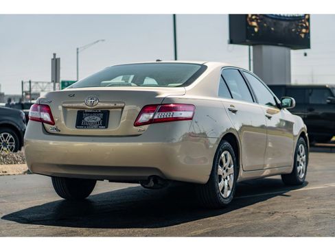Used 2010 Toyota Camry LE image 4