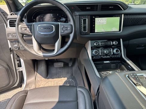 Used 2024 GMC Yukon XL Denali AWD/4WD image 12