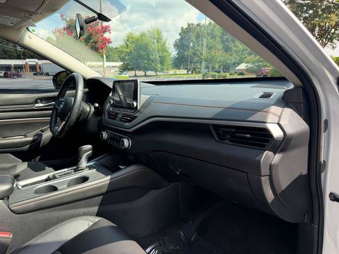 Used 2019 Nissan Altima 2.5 SR FWD image 17