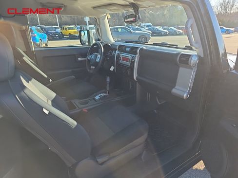 Used 2011 Toyota FJ Cruiser 2WD w/ Convenience Pkg image 11