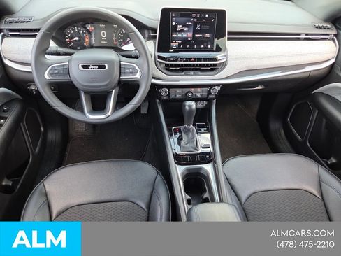 Used 2025 Jeep Compass Latitude AWD/4WD image 10