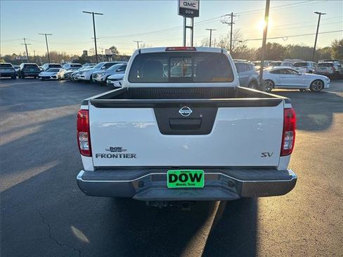 Used 2016 Nissan Frontier SV image 9