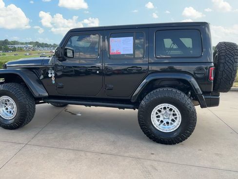 Used 2020 Jeep Wrangler Unlimited Sahara image 6
