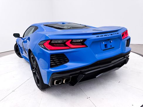Used 2021 Chevrolet Corvette Stingray Preferred Cpe w/ Engine Appearance Package RWD image 9