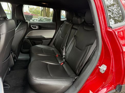 Used 2025 Jeep Compass Limited image 34