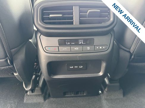 Used 2025 Honda Pilot Touring image 18