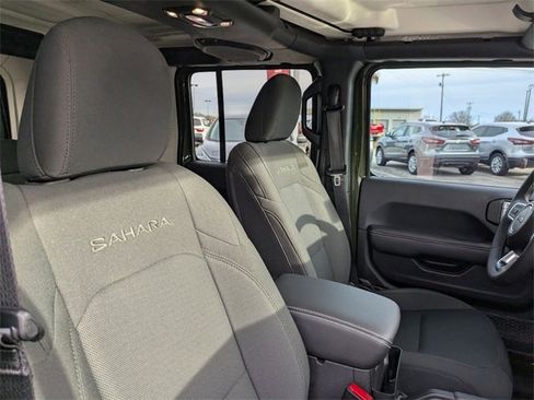 Used 2023 Jeep Wrangler Sahara w/ Cold Weather Group image 32