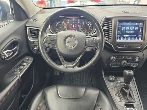 Used 2019 Jeep Cherokee Trailhawk w/ Cold Weather Group image 13