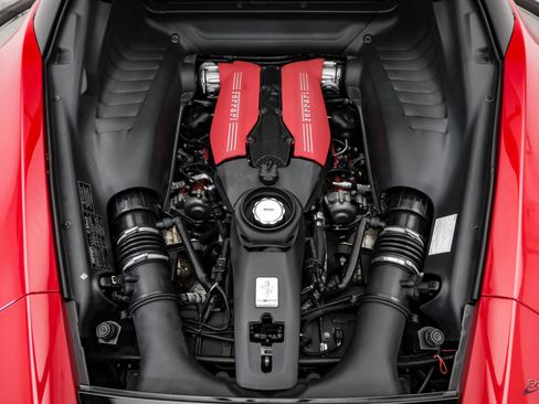 Used 2017 Ferrari 488 GTB RWD image 4
