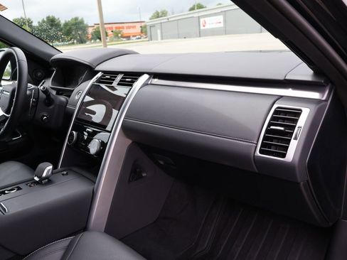Used 2025 Land Rover Discovery Metropolitan Edition AWD/4WD image 9