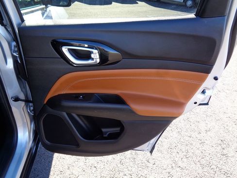 Certified 2024 Jeep Compass Limited image 9