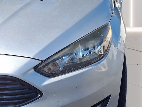 Used 2018 Ford Focus SE w/ SE Appearance Package FWD image 12