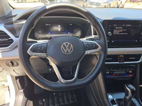 Used 2025 Volkswagen Taos SE AWD/4WD image 18