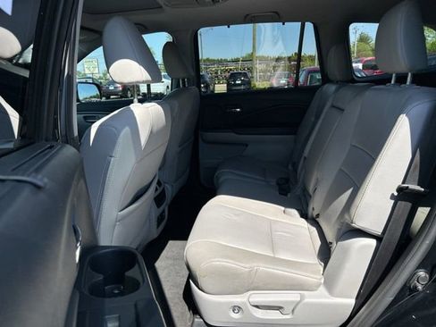 Used 2017 Honda Pilot Touring image 16