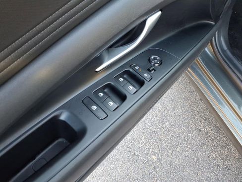 Used 2024 Hyundai Elantra Limited image 10