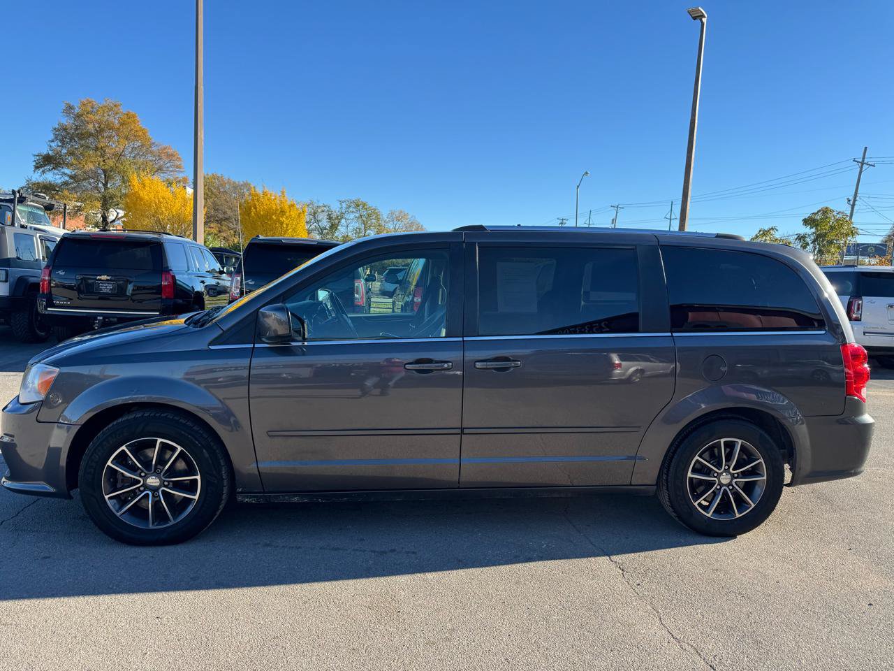 Used 2017 Dodge Grand Caravan SXT FWD image 6