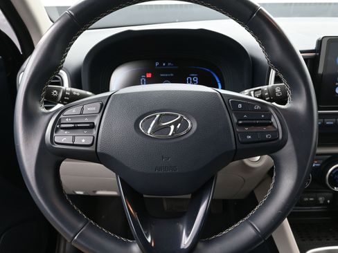 Used 2023 Hyundai Venue Limited w/ Cargo Package image 12