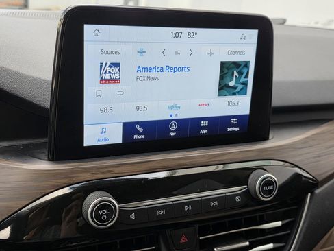 Used 2020 Ford Escape Titanium w/ Titanium Premium Package 2.0 image 23