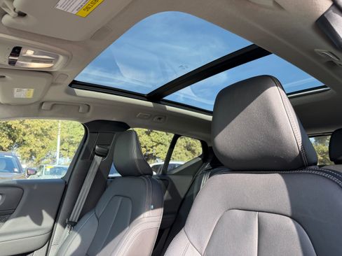 Certified 2025 Volvo XC40 B5 Plus image 23