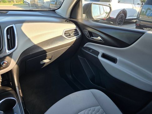 Used 2019 Chevrolet Equinox LS w/ LS Convenience Package AWD/4WD image 11