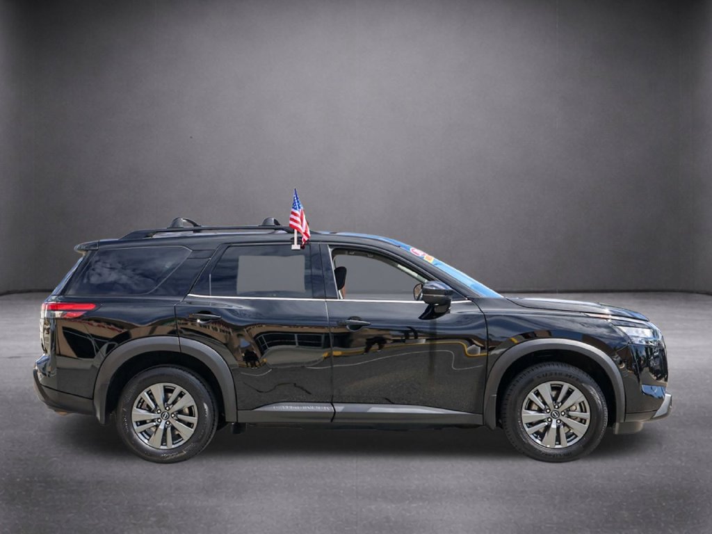 Used 2025 Nissan Pathfinder SV FWD image 3
