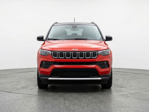 Used 2025 Jeep Compass Limited AWD/4WD image 2