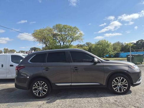 Used 2017 Mitsubishi Outlander SE image 7