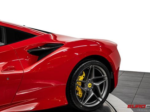 Used 2021 Ferrari F8 Tributo RWD image 17