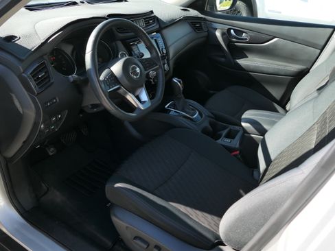 Used 2018 Nissan Rogue SV FWD image 12